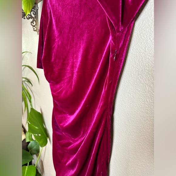 SOLD -  Vince Camuto magenta velvet bodycon dress Sz 6 - Picture 5 of 6